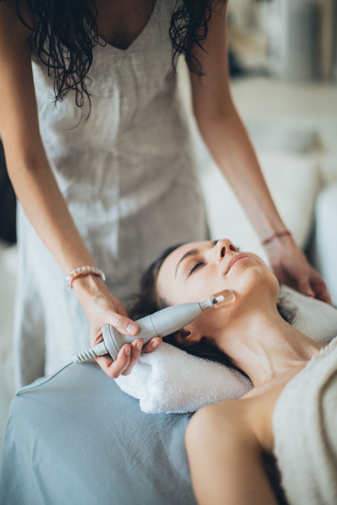 Relaxing express facial treatment